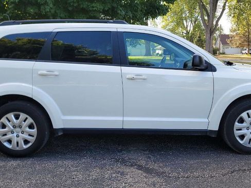Used 2020 Dodge Journey SE w/ SE Popular Equipment Group image 2