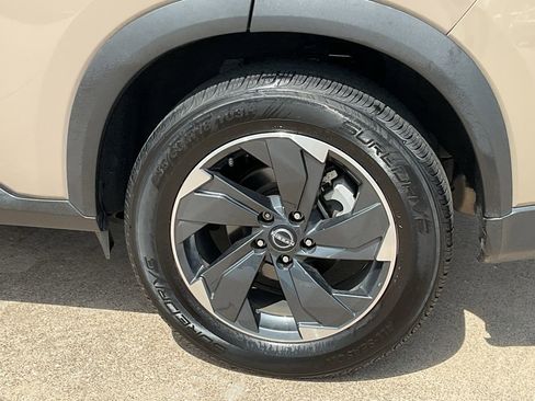 Used 2025 Nissan Rogue SV image 8