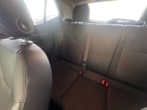 Used 2025 Buick Encore GX Preferred image 37