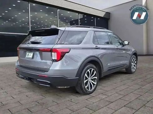Used 2025 Ford Explorer ST-Line image 5