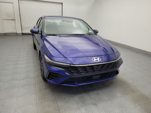 Used 2025 Hyundai Elantra SEL image 14