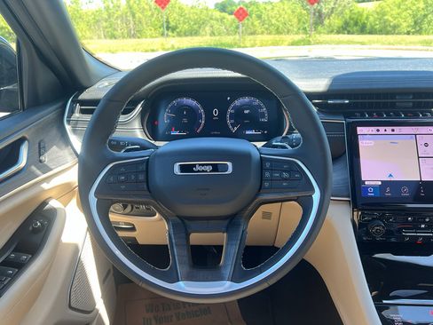 Used 2024 Jeep Grand Cherokee L Limited w/ Luxury Tech Group II AWD/4WD image 31