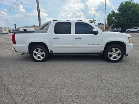 Used 2007 Chevrolet Avalanche LTZ w/ LTZ Preferred Equipment Group AWD/4WD image 2
