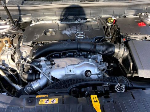 Used 2022 Mercedes-Benz GLB 250 GLB 250 image 32