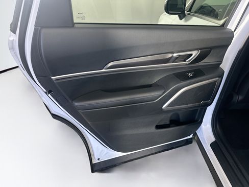 Used 2025 Kia Telluride S AWD/4WD image 28