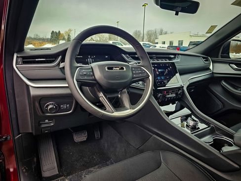 New 2025 Jeep Grand Cherokee Laredo X w/ Luxury Tech Group I image 13