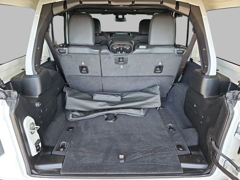 Used 2025 Jeep Wrangler Unlimited Rubicon w/ Convenience Group image 15