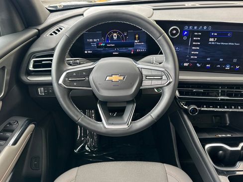 Used 2026 Chevrolet Traverse LT w/ Driver Confidence Package FWD image 17