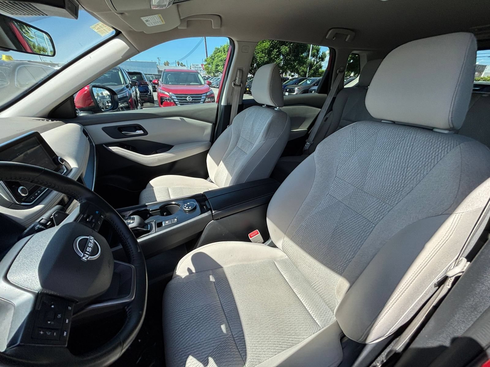 Used 2025 Nissan Rogue SV AWD/4WD image 37