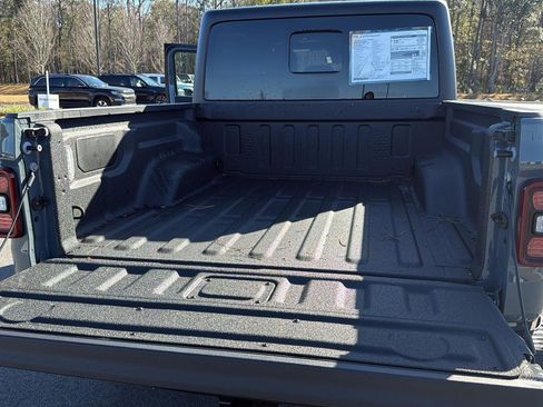 New 2025 Jeep Gladiator Rubicon image 29