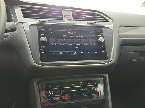 Used 2023 Volkswagen Tiguan SE FWD image 21