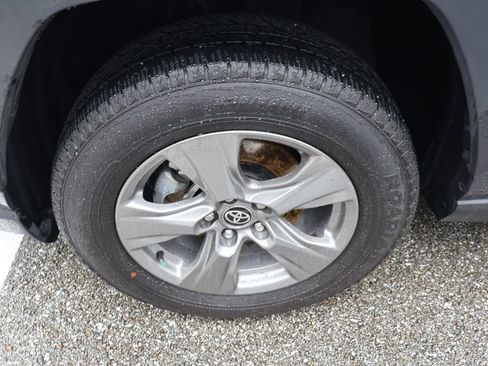 Used 2024 Toyota RAV4 XLE w/ Convenience Package FWD image 4