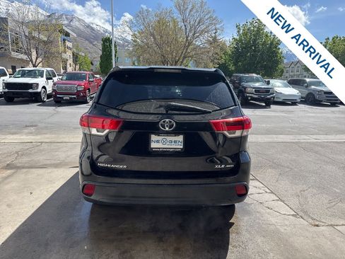 Used 2019 Toyota Highlander XLE AWD/4WD image 6