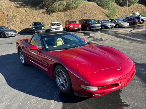 Used 2002 Chevrolet Corvette w/ Preferred Equipment Group2 image 3