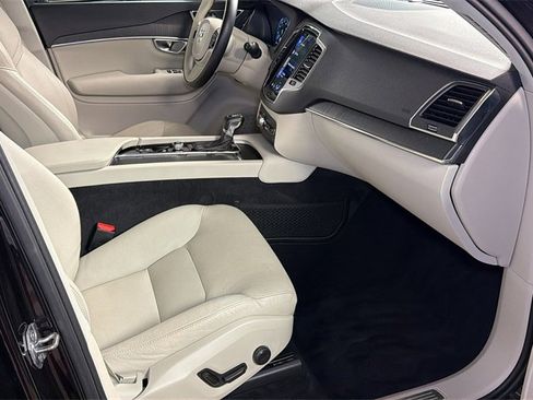 Used 2020 Volvo XC90 T6 Momentum w/ Protection Package Premier image 9