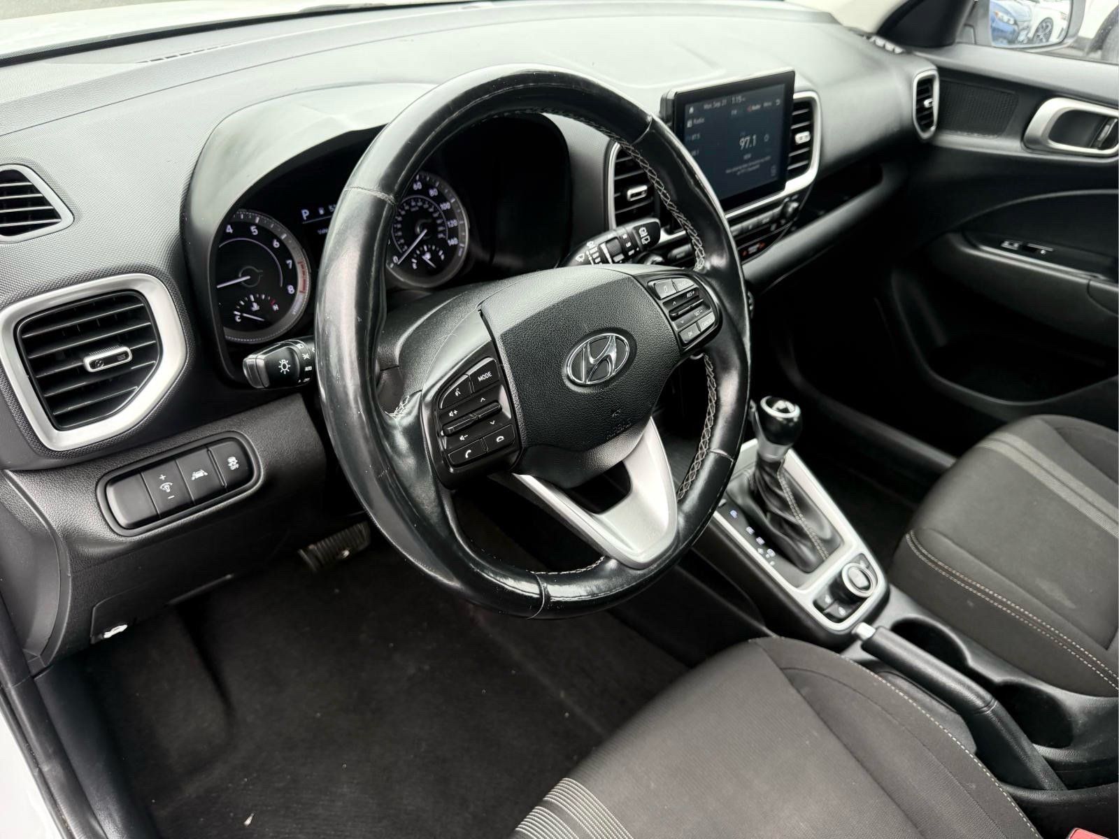 Used 2021 Hyundai Venue FWD image 13