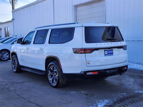 Used 2023 Jeep Wagoneer L Series III image 3