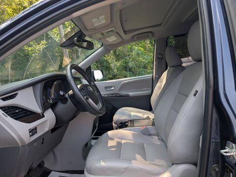 Used 2020 Toyota Sienna XLE Premium AWD/4WD image 13
