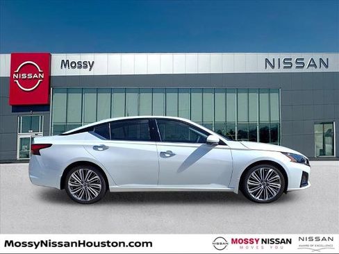 Certified 2023 Nissan Altima 2.5 SL image 8