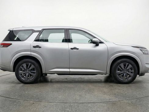 Used 2025 Nissan Pathfinder SV image 11