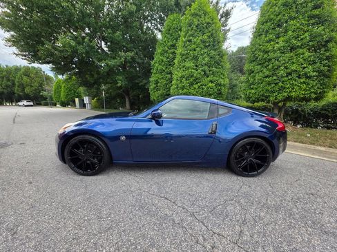 Used 2016 Nissan 370Z Coupe RWD image 2