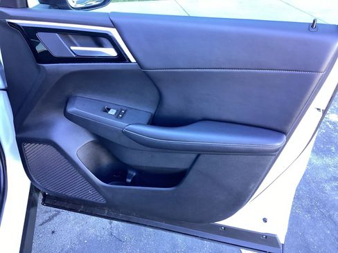 Used 2024 Mitsubishi Outlander SE Black Edition image 27