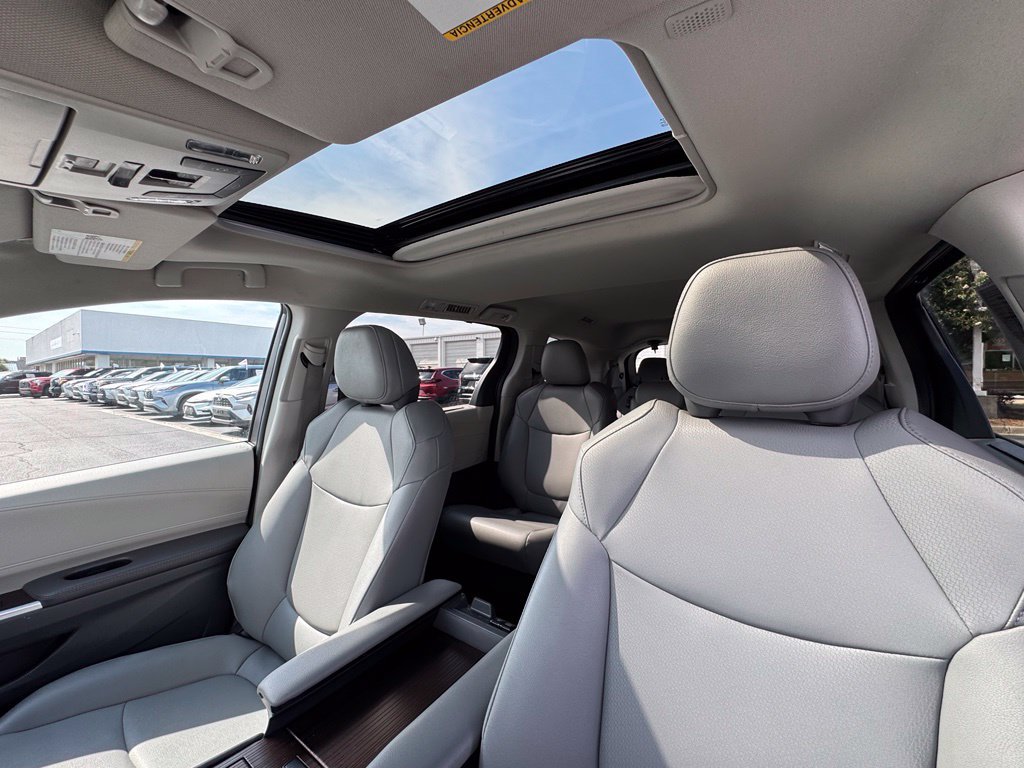 Used 2024 Toyota Sienna XLE FWD image 20