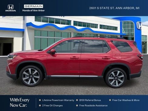 Used 2025 Honda Pilot Touring image 8
