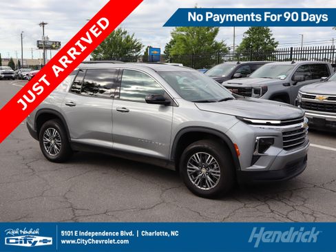 Used 2025 Chevrolet Traverse LT FWD image 1