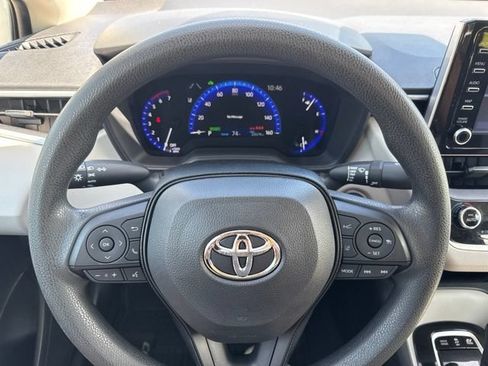 Used 2020 Toyota Corolla LE FWD image 13