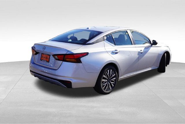 Used 2025 Nissan Altima 2.5 SV FWD image 5