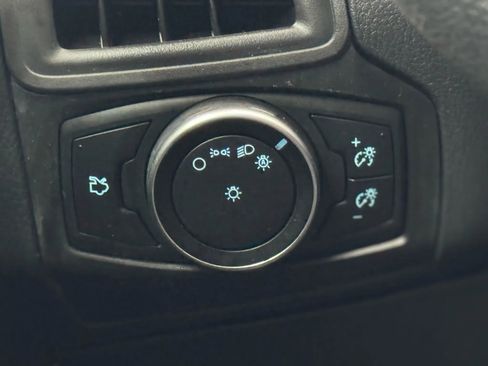 Used 2015 Ford Focus SE image 30