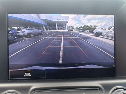 Used 2024 GMC Terrain SLT image 19