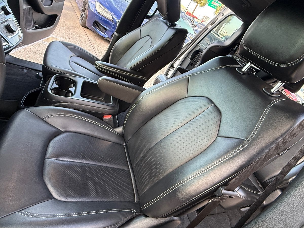 Used 2025 Chrysler Pacifica Select FWD image 26