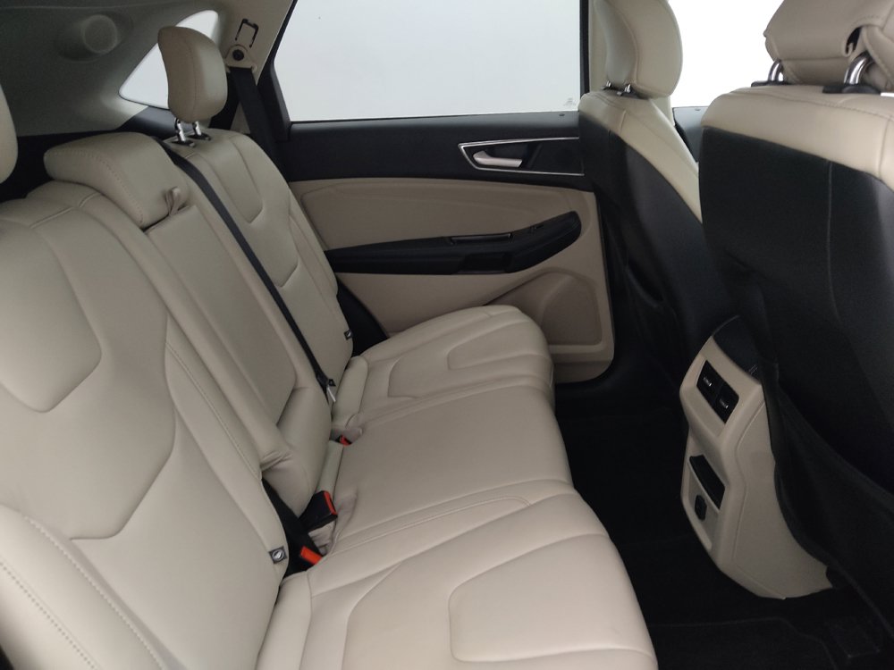 Used 2018 Ford Edge Titanium FWD image 19