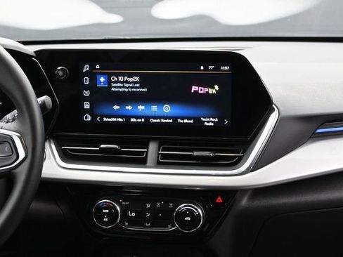 Used 2025 Chevrolet Trax LT w/ LT Convenience Package FWD image 15