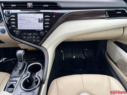 Used 2020 Toyota Camry XLE w/ Carpet Mat Package FWD image 16