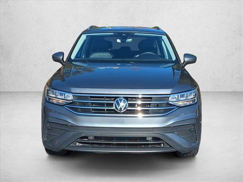 Used 2022 Volkswagen Tiguan SE image 2