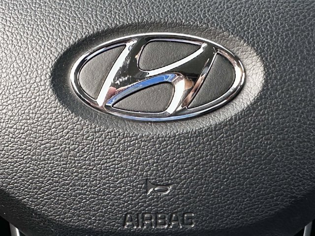 Used 2025 Hyundai Venue Limited FWD image 29