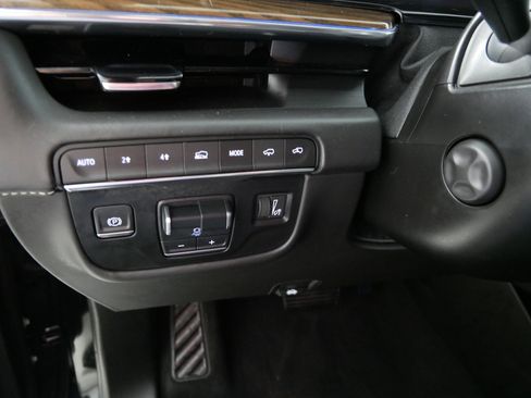 Used 2023 Cadillac Escalade ESV Premium Luxury Platinum w/ LPO, Floor Liner Package AWD/4WD image 26