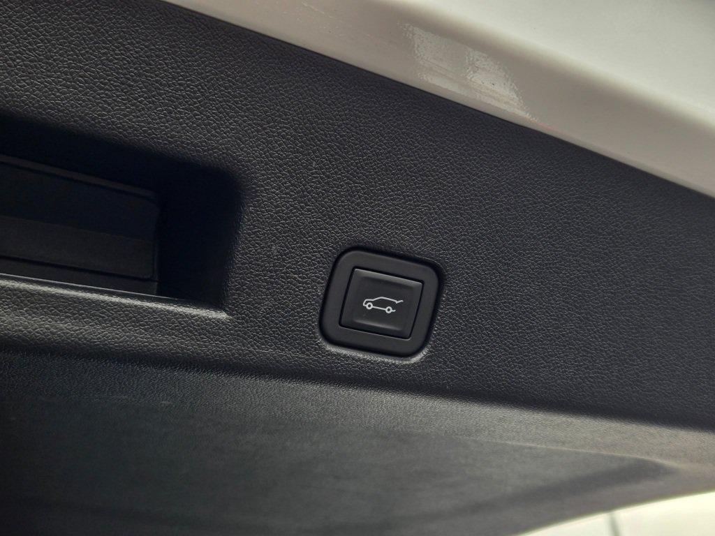 Certified 2025 Buick Enclave Preferred FWD image 16
