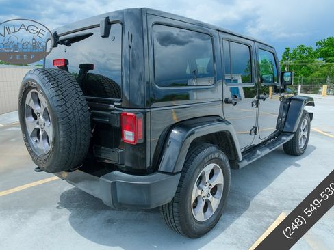 Used 2016 Jeep Wrangler Unlimited Sahara w/ Dual Top Group AWD/4WD image 3