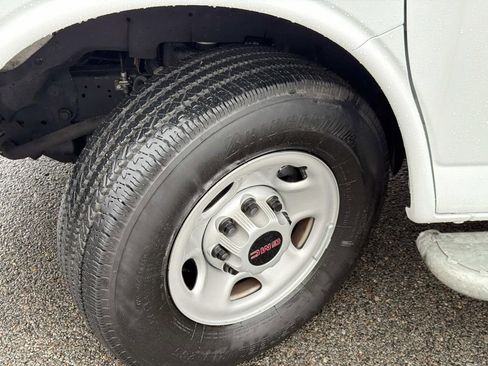 Used 2024 GMC Savana 2500 w/ Driver Convenience Package image 11