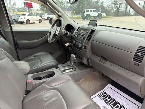 Used 2011 Nissan Frontier SL image 15
