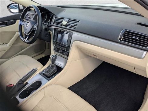 Used 2019 Volkswagen Passat 2.0T Wolfsburg w/ Wheels & Sunroof Package image 22