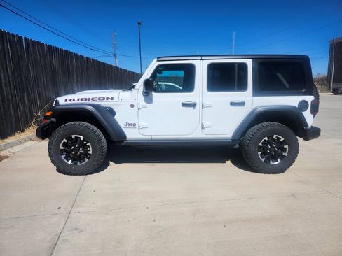 Used 2025 Jeep Wrangler Unlimited Rubicon image 2