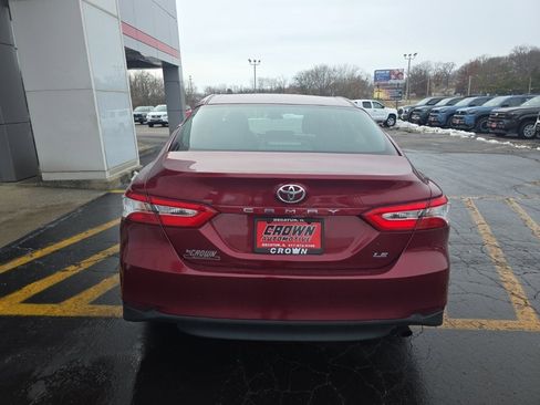Used 2018 Toyota Camry LE image 4