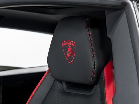 Used 2023 Lamborghini Urus Performante AWD/4WD image 21