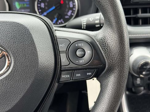 Used 2022 Toyota RAV4 LE AWD/4WD image 9