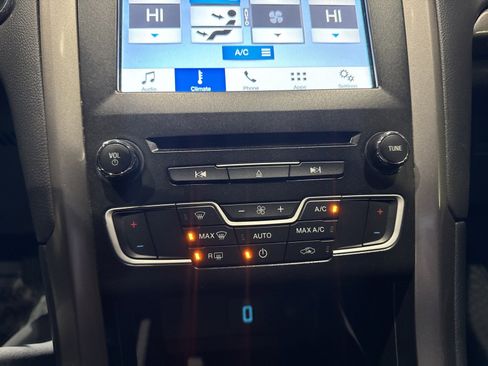 Certified 2018 Ford Fusion SE image 32